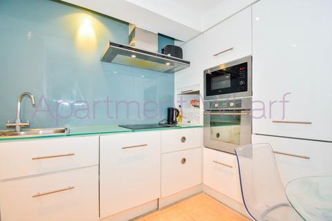 undefined, Leman Street    (Liverpool street), London, E1