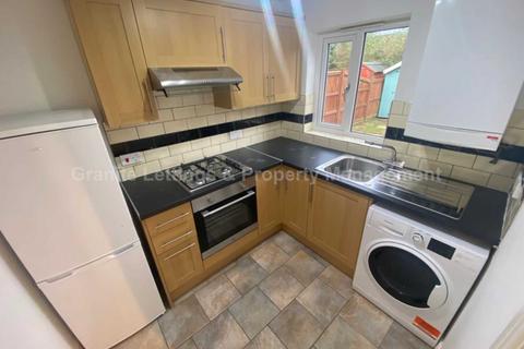 2 bedroom mews to rent, Turnbury Road, Sharston, Manchester, M22 4ZB