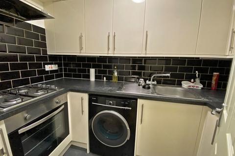 1 bedroom flat to rent, High Road, Seven Kings, IG3