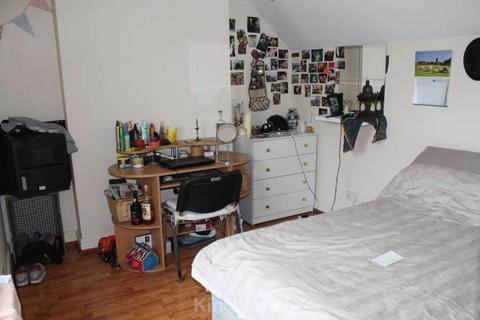 4 bedroom flat to rent, City Road, Cardiff CF24