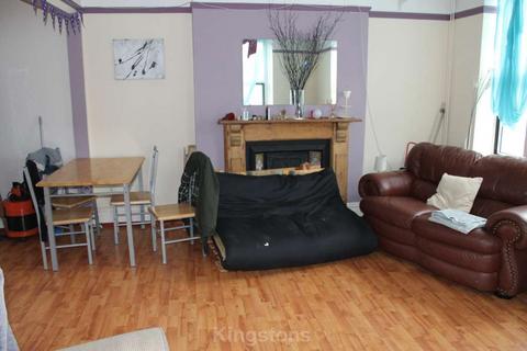 4 bedroom flat to rent, City Road, Cardiff CF24