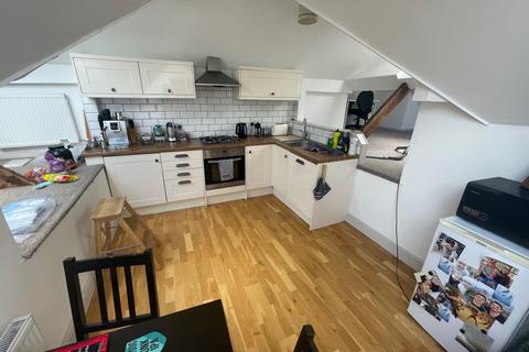 2 bedroom apartment to rent, Sandfield Avenue,  Leeds, LS6