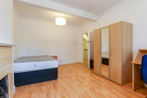 3 bedroom flat for sale - Gunnersbury Avenue, Ealing, London, W5