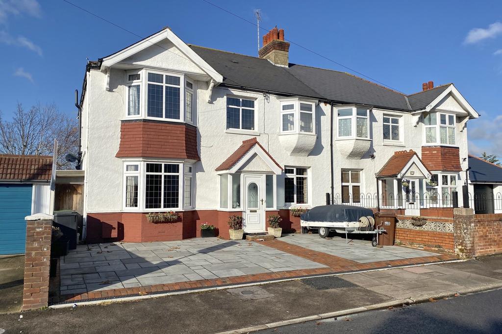 St. Philips Avenue, Eastbourne, East Sussex, BN22 4 bed semidetached