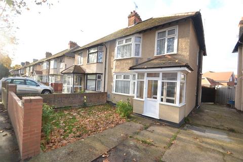 3 bedroom semi-detached house to rent, Hounslow Road, Feltham