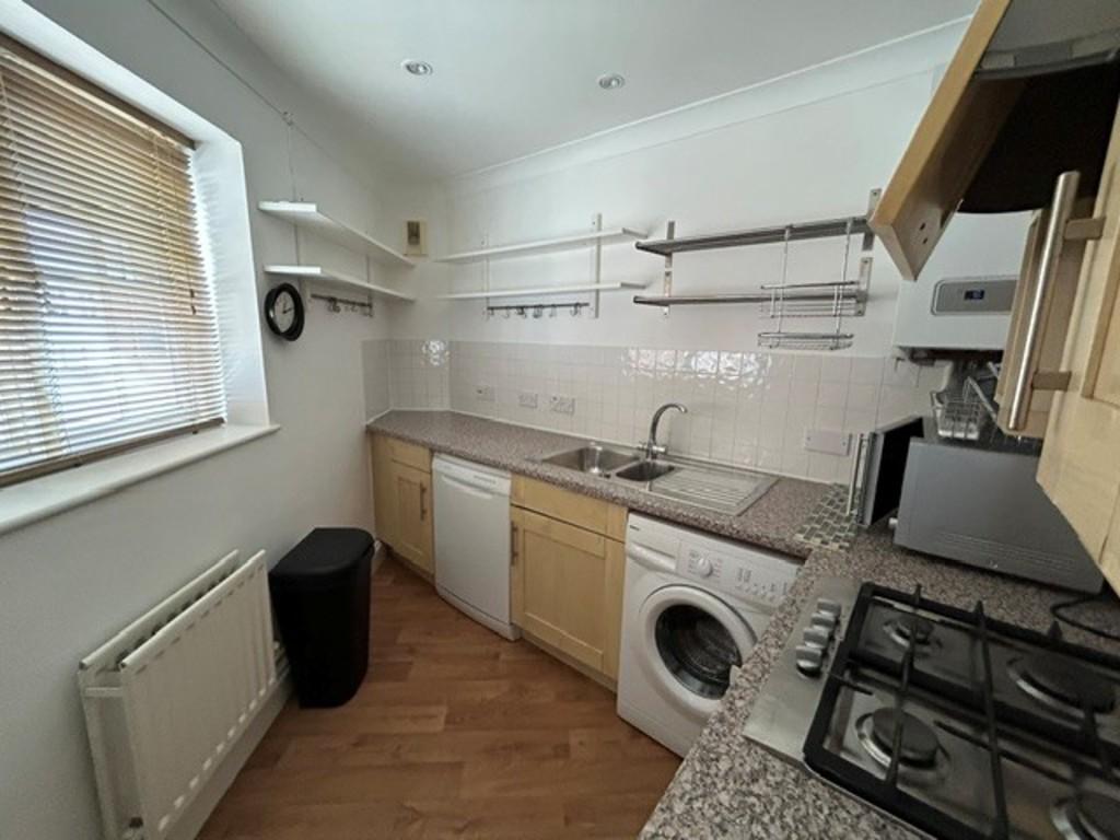 Kitchen (b)