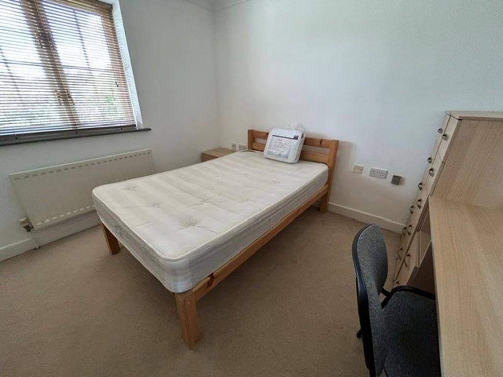 Bedroom (d)