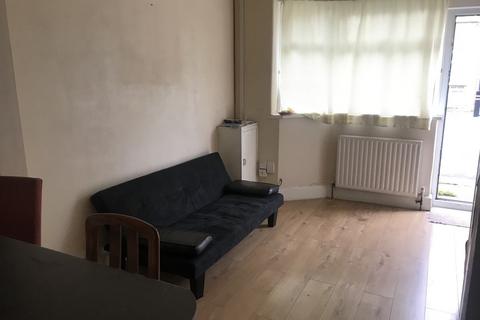 2 bedroom terraced house to rent, Church Road, Hayes