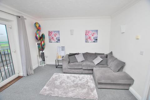 2 bedroom flat to rent, AVELINE COURT