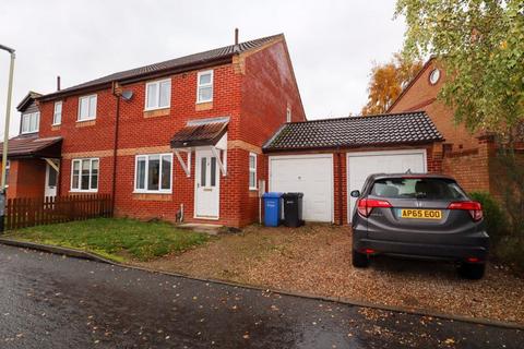 3 bedroom semi-detached house to rent, Buttercup Way, Norwich