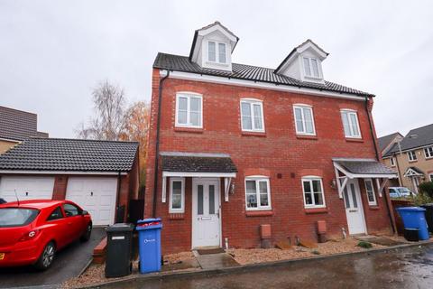 3 bedroom semi-detached house to rent, Thacker Way, Norwich