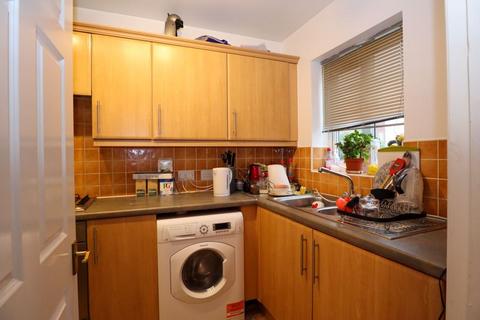 3 bedroom semi-detached house to rent, Thacker Way, Norwich