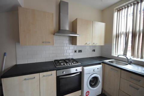 2 bedroom terraced house to rent, Harold Place, Hyde Park, Leeds LS6 1PQ
