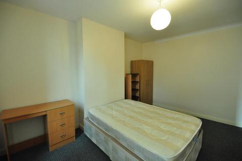 2 bedroom terraced house to rent, Harold Place, Hyde Park, Leeds LS6 1PQ