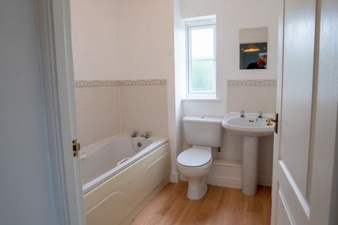 2 bedroom terraced house to rent, Weatherby Road, Norwich, NR5