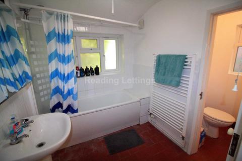 4 bedroom terraced house to rent - Donnington Road, Reading