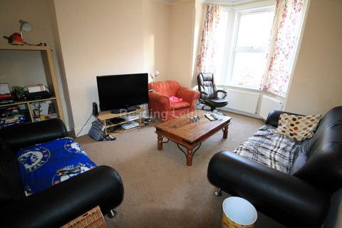 4 bedroom terraced house to rent, Donnington Road, Reading