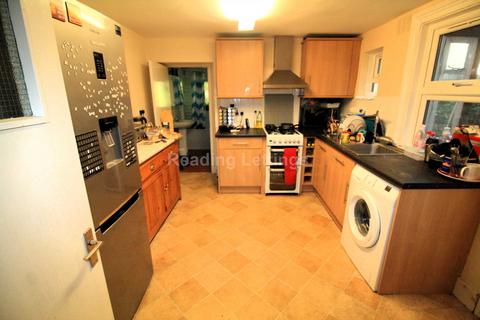 4 bedroom terraced house to rent, Donnington Road, Reading