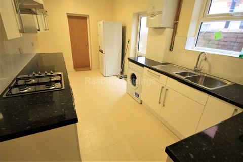 4 bedroom terraced house to rent, Norris Road, Reading