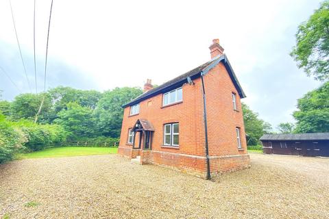 3 bedroom detached house to rent, Rag Hill, Aldermaston