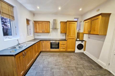 3 bedroom semi-detached house to rent, Newlaithes Gardens, Leeds LS18