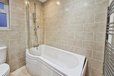 3 bedroom semi-detached house to rent, Newlaithes Gardens, Leeds LS18