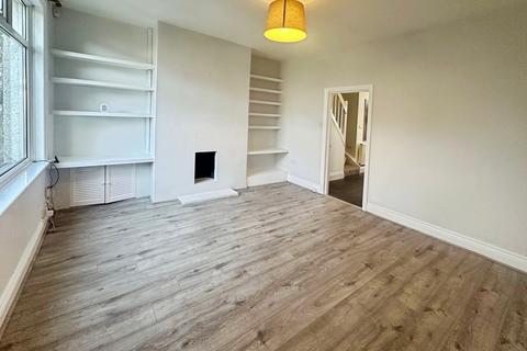 3 bedroom semi-detached house to rent, Newlaithes Gardens, Leeds LS18