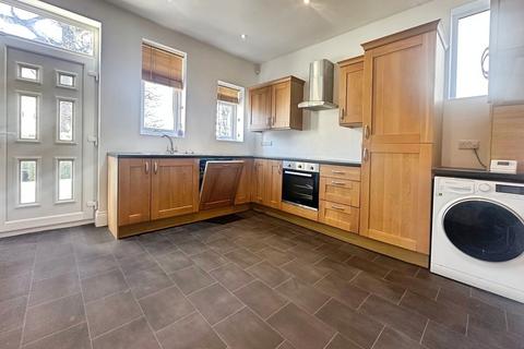 3 bedroom semi-detached house to rent, Newlaithes Gardens, Leeds LS18