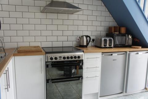 2 bedroom flat to rent, Porthtowan