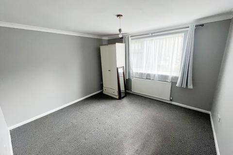 2 bedroom apartment to rent, Laburnham Grove, Langley