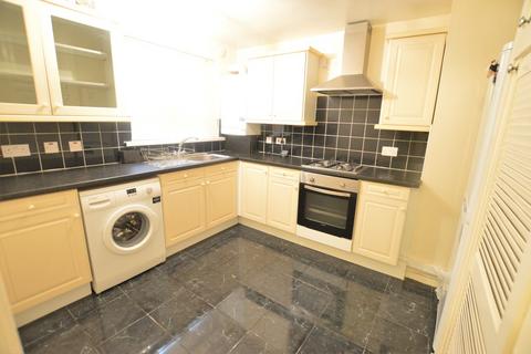 2 bedroom apartment to rent, Laburnham Grove, Langley