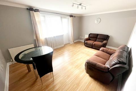 2 bedroom apartment to rent, Laburnham Grove, Langley