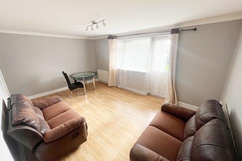 2 bedroom apartment to rent, Laburnham Grove, Langley