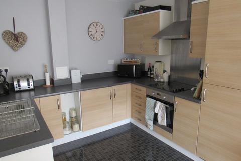 1 bedroom flat for sale, London Road, Wallington