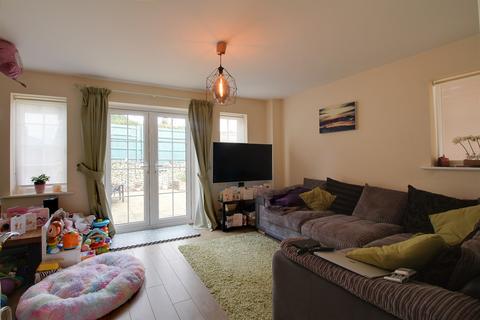 3 bedroom semi-detached house to rent, Clayton Road, Lane End, HP14 3GA