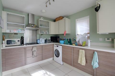 3 bedroom semi-detached house to rent, Clayton Road, Lane End, HP14 3GA