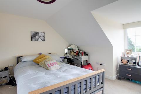 3 bedroom semi-detached house to rent, Clayton Road, Lane End, HP14 3GA