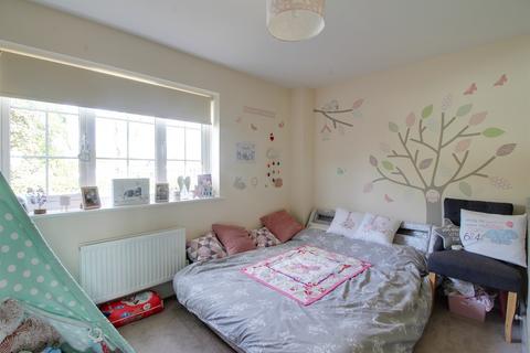 3 bedroom semi-detached house to rent, Clayton Road, Lane End, HP14 3GA