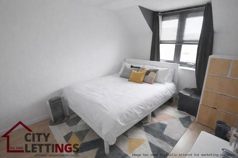 2 bedroom semi-detached house to rent, Wicket Grove, Lenton