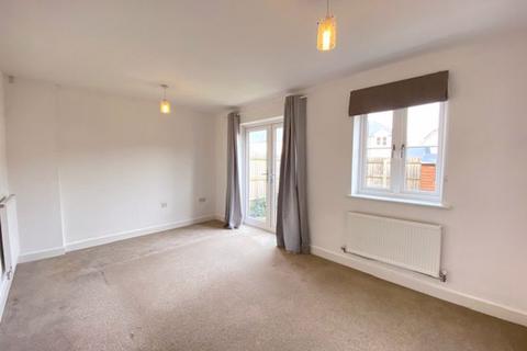3 bedroom terraced house to rent, Station Road, Calne SN11