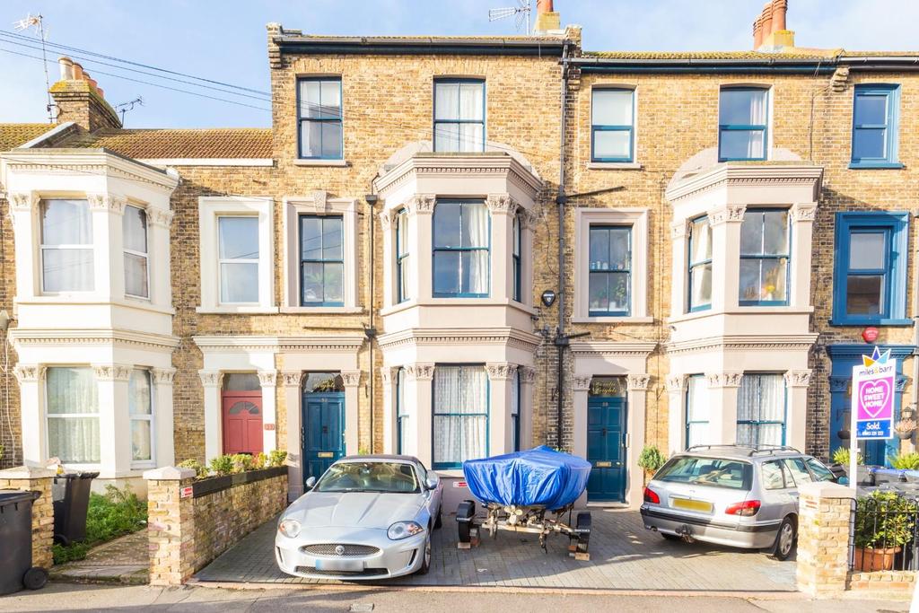 Sweyn Road, Cliftonville, Margate 2 bed apartment £145,000
