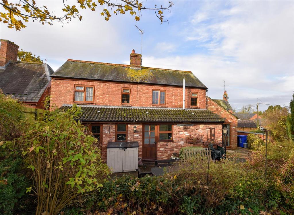 High Street, Bugbrooke, Northampton 4 bed house £365,000