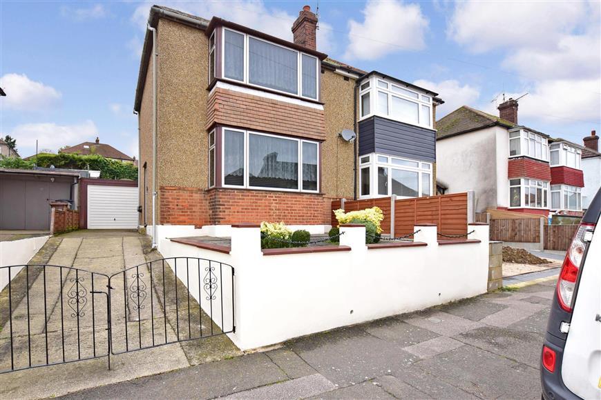 Cambridge Road, Strood, Rochester, Kent 2 bed semidetached house £