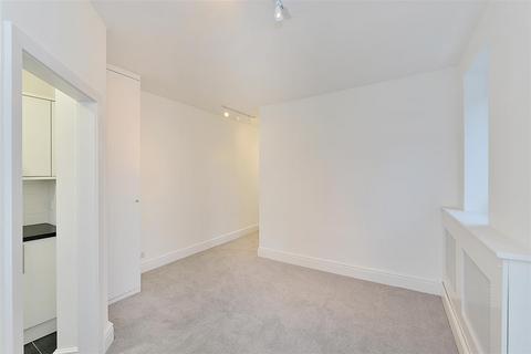 1 bedroom apartment to rent, Grove End Road, St John's Wood, NW8