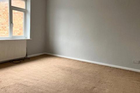 3 bedroom flat to rent, Canterbury Road, Kidderminster, DY11