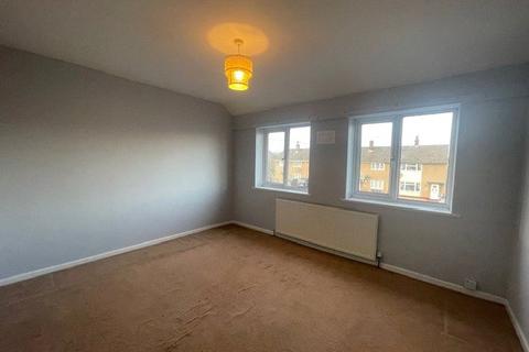 3 bedroom flat to rent, Canterbury Road, Kidderminster, DY11