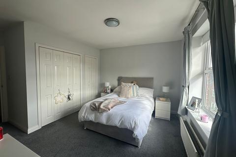 3 bedroom apartment to rent, Carisbrooke Road, Leeds, West Yorkshire, LS16