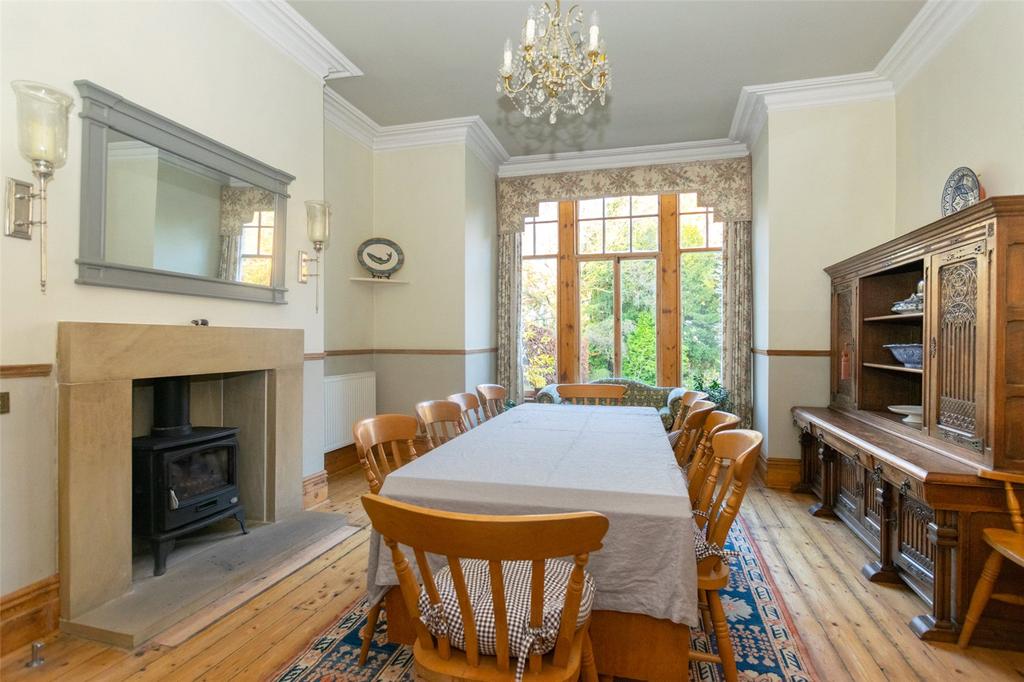 Wetherby Road, Leeds, West Yorkshire, LS8 7 bed detached house £845,000
