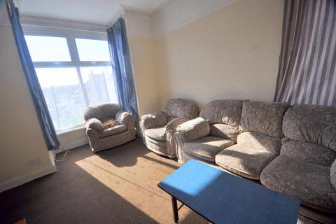 4 bedroom terraced house to rent, Kings Road, Hyde Park, Leeds LS6 1NU