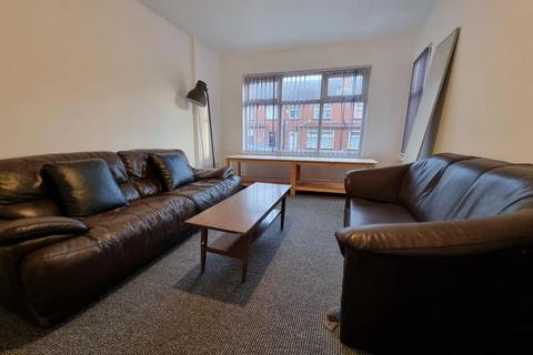 4 bedroom terraced house to rent, Mayville Avenue, Hyde Park, Leeds LS6 1NQ